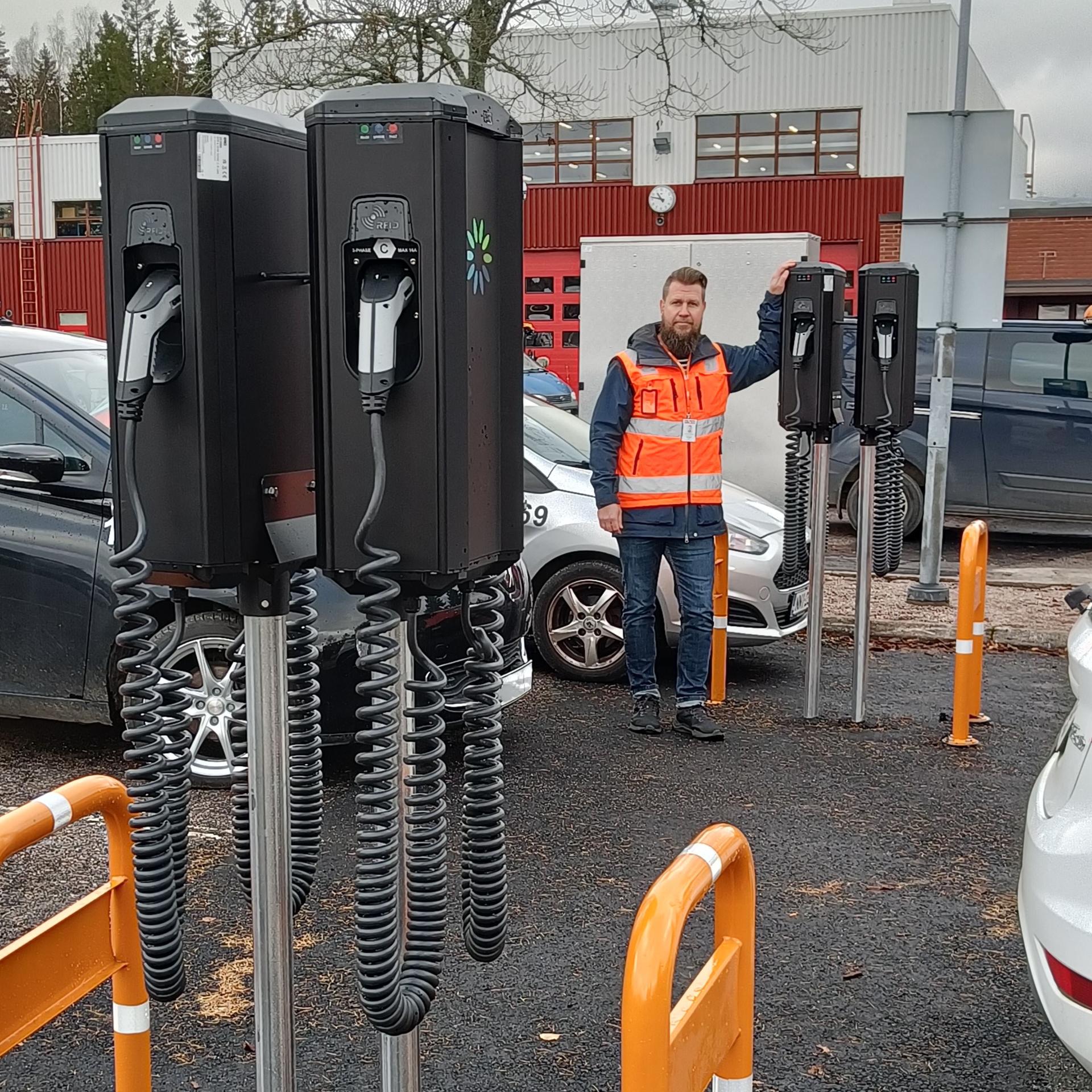Sähköautojen lataus.jpg
