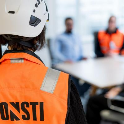 Consti, tasa-arvo ja yhdenvertaisuus, kestävyysrportti 2025.jpg