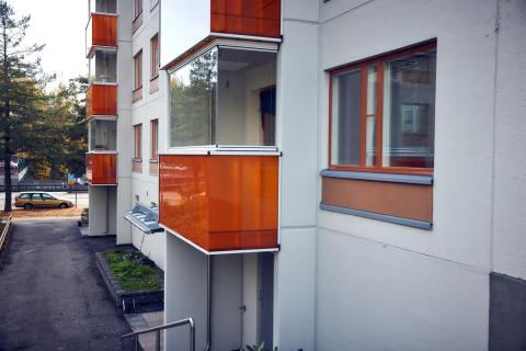 Consti, kevytrakenteinen parveke.jpg