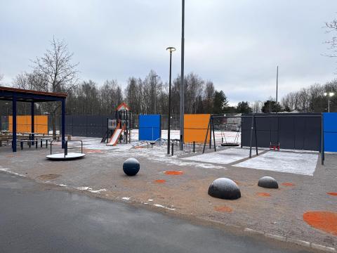 Pihlajiston koulun piha-alue kunnostettiin.jpg