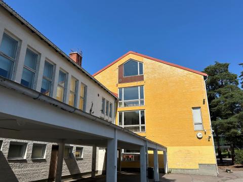 Pitäjänmäen koulu uudistuu, Consti.jpg