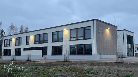 Helsingin Uusi yhteiskoulu, uusi rakennus ulkoa.jpg