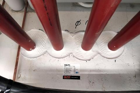 Palokatkot läpiviennissä.jpg