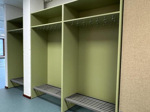 Pihlajiston koulun uudistuksessa käytettiin rohkeasti värejä.jpg