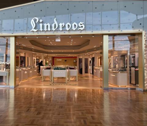 Consti toteutti lentoaseman Lindroos-myymälän.jpg