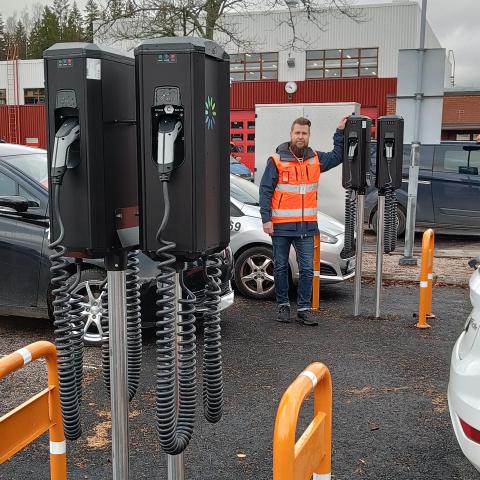 Sähköautojen lataus.jpg