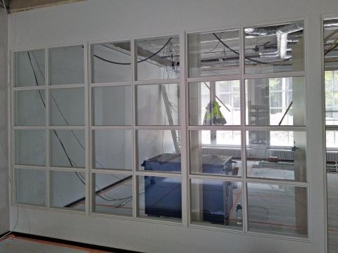 Leppäkorven koulun vanhat sisäikkunat uusittiin.jpg