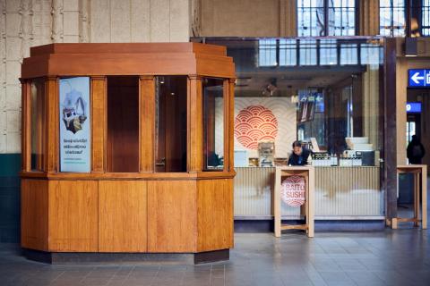 Helsingin Pärautatieaseman kunnostettu mutterikoppi.jpg